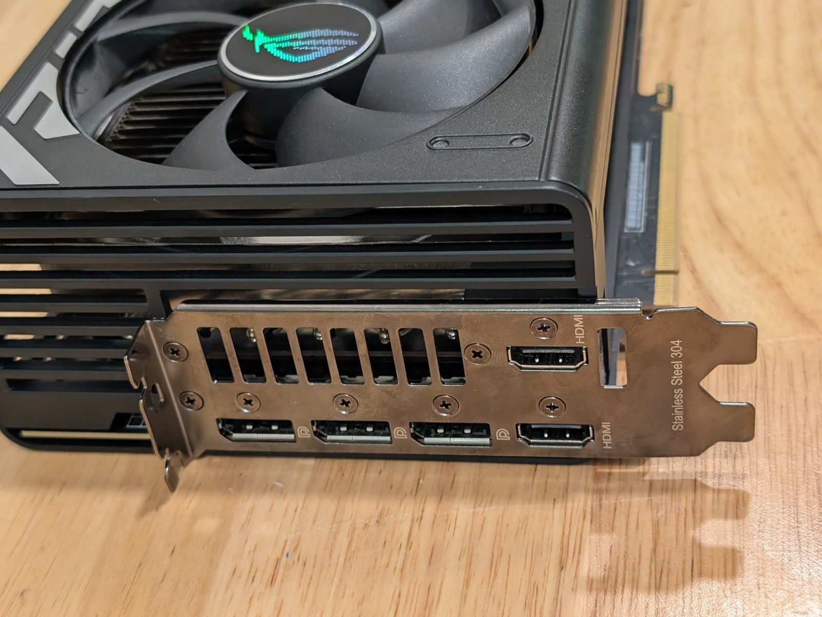 ข้อเสนอพิเศษ: การ์ดจอ ASUS ROG - Rtx 4090 24Gb Video Card บทวิจารณ์และราคา